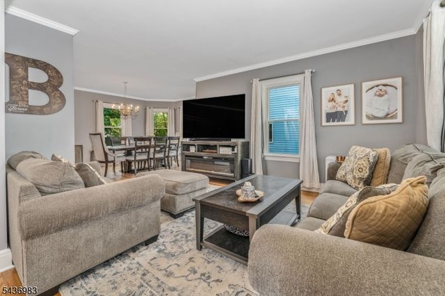 28 Codington Pl, Somerville Boro, NJ 08876
