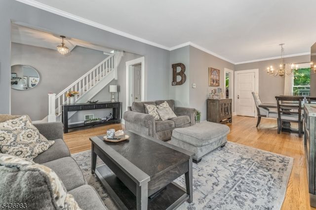 28 Codington Pl, Somerville Boro, NJ 08876
