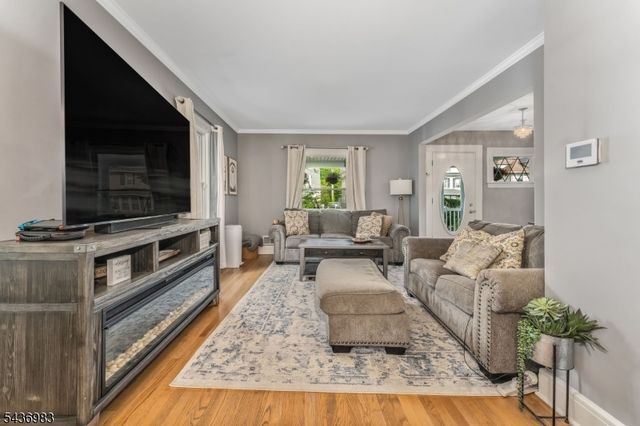28 Codington Pl, Somerville Boro, NJ 08876