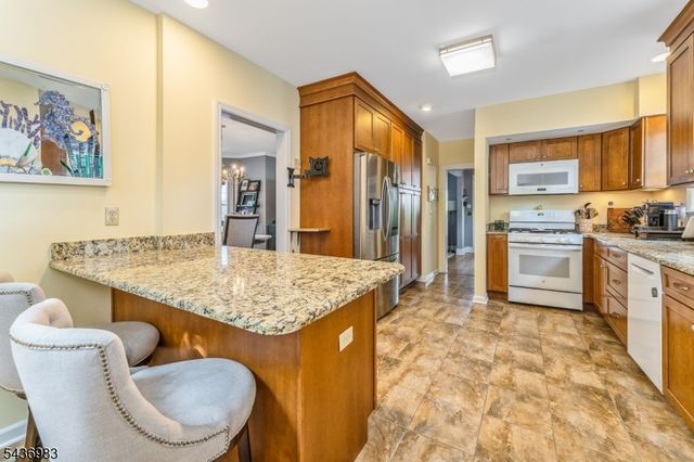 28 Codington Pl, Somerville Boro, NJ 08876