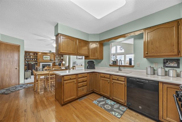 320 Stoney Creek Road NW, Cedar Rapids, IA 52405