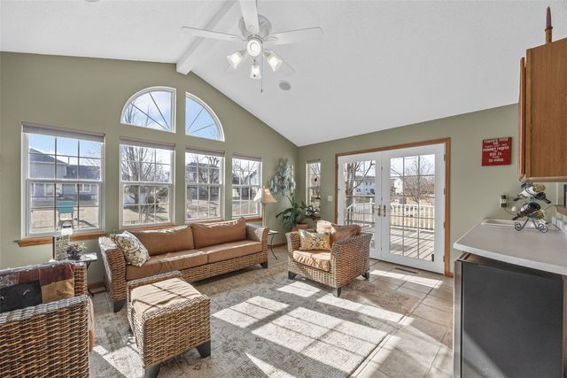 320 Stoney Creek Road NW, Cedar Rapids, IA 52405