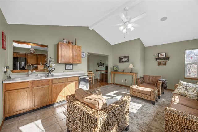 320 Stoney Creek Road NW, Cedar Rapids, IA 52405