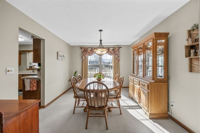 320 Stoney Creek Road NW, Cedar Rapids, IA 52405