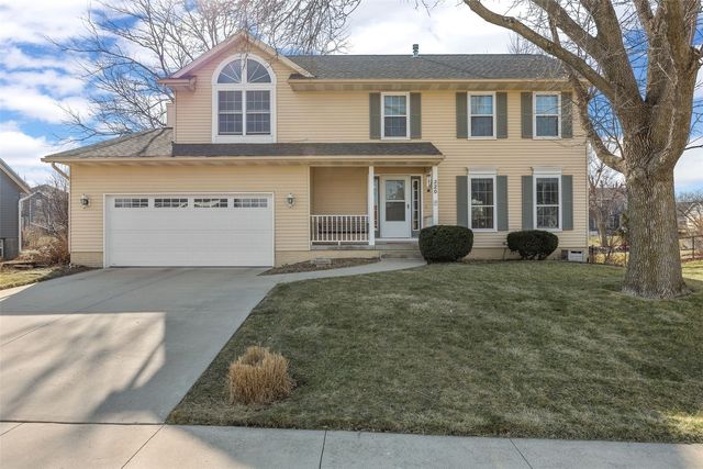 320 Stoney Creek Road NW, Cedar Rapids, IA 52405