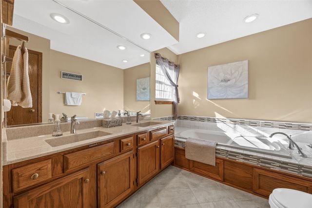 320 Stoney Creek Road NW, Cedar Rapids, IA 52405