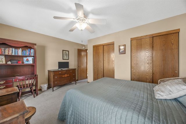 320 Stoney Creek Road NW, Cedar Rapids, IA 52405