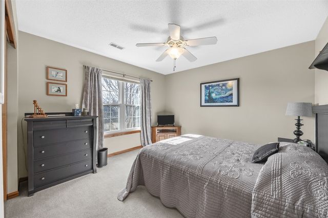 320 Stoney Creek Road NW, Cedar Rapids, IA 52405