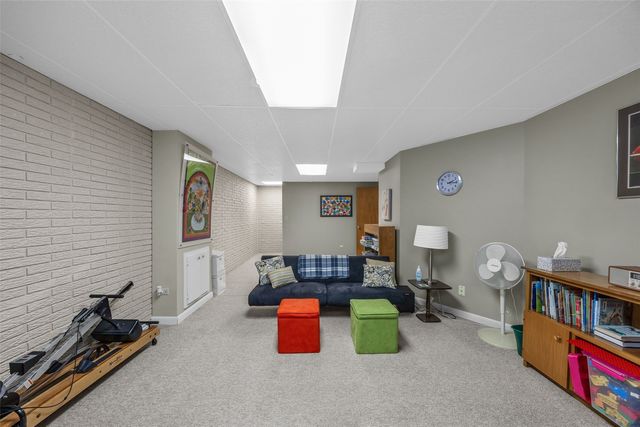 320 Stoney Creek Road NW, Cedar Rapids, IA 52405