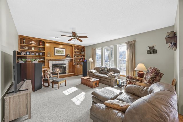 320 Stoney Creek Road NW, Cedar Rapids, IA 52405