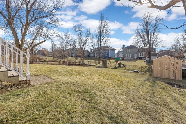 320 Stoney Creek Road NW, Cedar Rapids, IA 52405