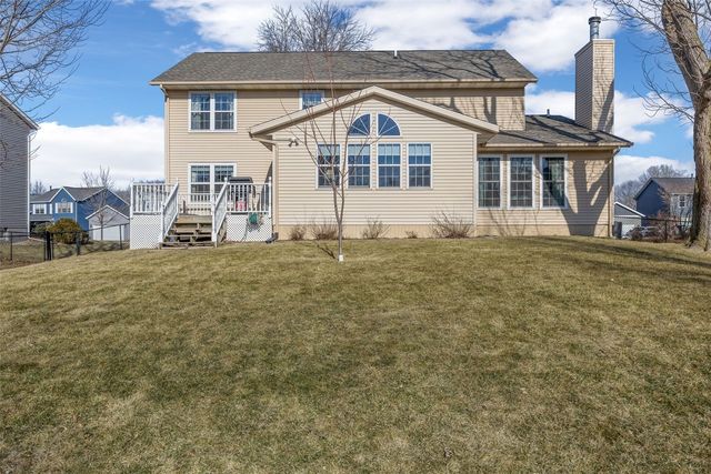 320 Stoney Creek Road NW, Cedar Rapids, IA 52405