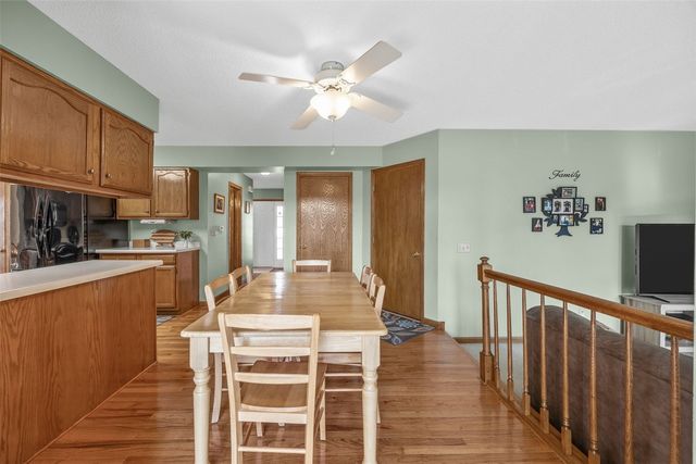 320 Stoney Creek Road NW, Cedar Rapids, IA 52405