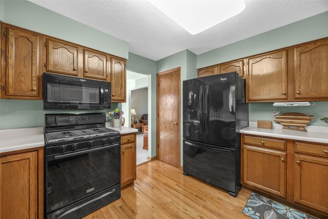 320 Stoney Creek Road NW, Cedar Rapids, IA 52405