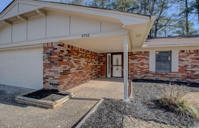 9715 Grapevine Dr, Little Rock, AR 72210