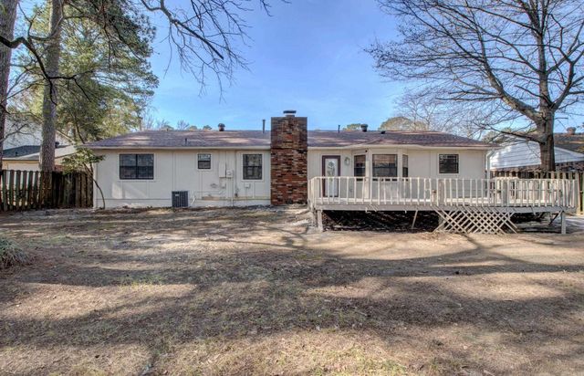 9715 Grapevine Dr, Little Rock, AR 72210