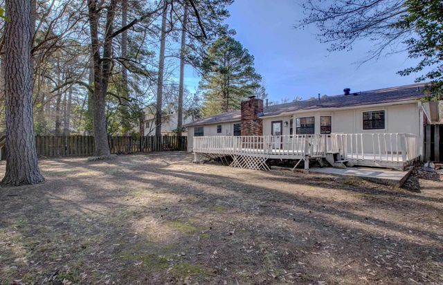 9715 Grapevine Dr, Little Rock, AR 72210