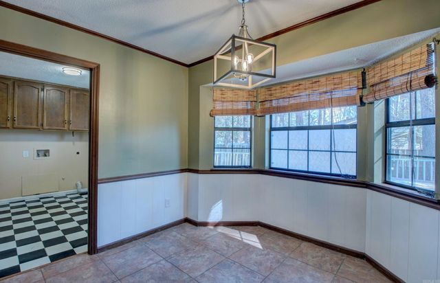 9715 Grapevine Dr, Little Rock, AR 72210