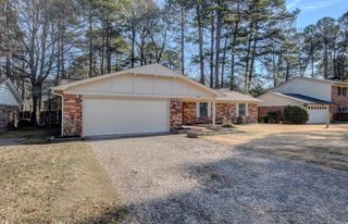 9715 Grapevine Dr, Little Rock, AR 72210