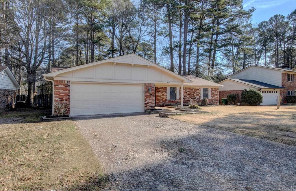 9715 Grapevine Dr, Little Rock, AR 72210