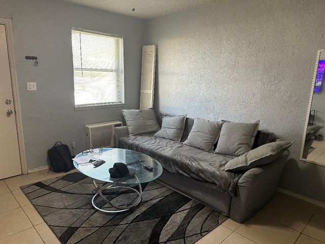 741 NW 10th Ter, Fort Lauderdale, FL 33311