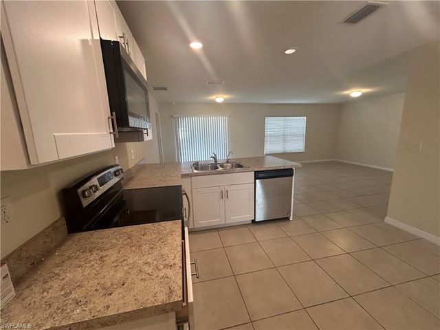 3927 NE 23rd PL, Cape Coral, FL 33909