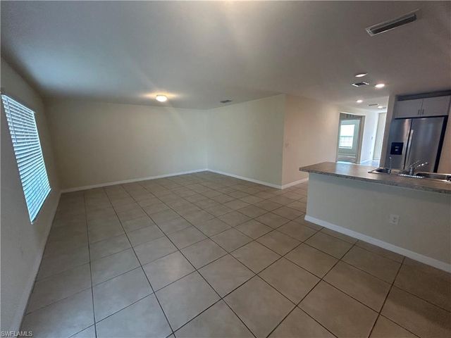 3927 NE 23rd PL, Cape Coral, FL 33909