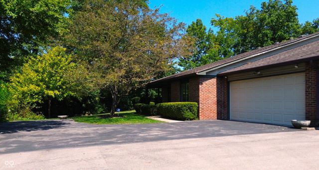 2580 N Willow Way, Indianapolis, IN 46268