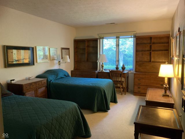 2580 N Willow Way, Indianapolis, IN 46268