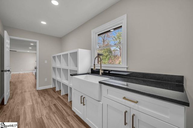 11 Confederate Circle, Taylors, SC 29687