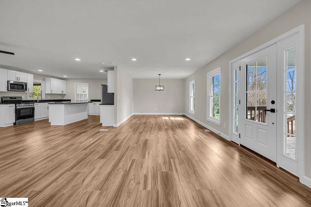 11 Confederate Circle, Taylors, SC 29687