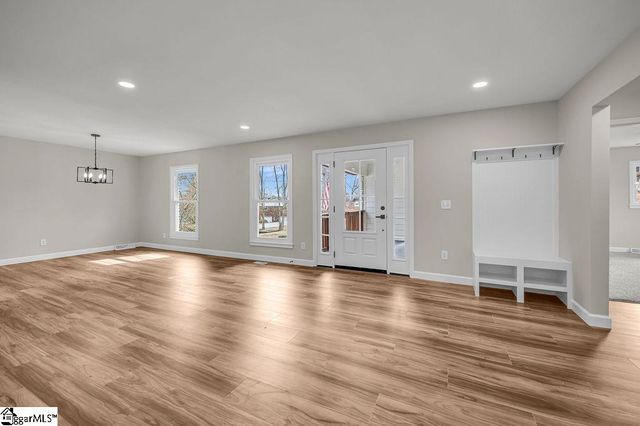 11 Confederate Circle, Taylors, SC 29687