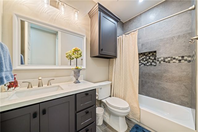 1864 The Grand Dr, Kingsville, TX 78363