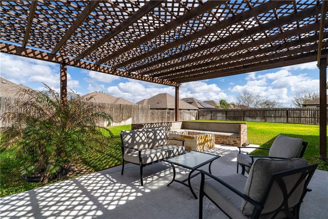 1864 The Grand Dr, Kingsville, TX 78363