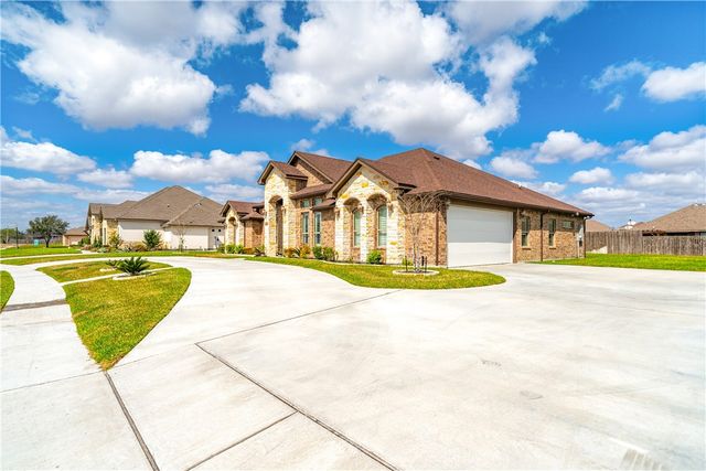 1864 The Grand Dr, Kingsville, TX 78363