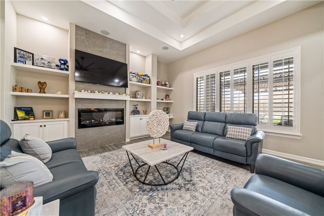 1864 The Grand Dr, Kingsville, TX 78363