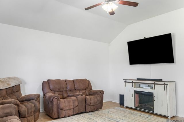 1303 S Sanctuary Ave, Gonzales, LA 70737