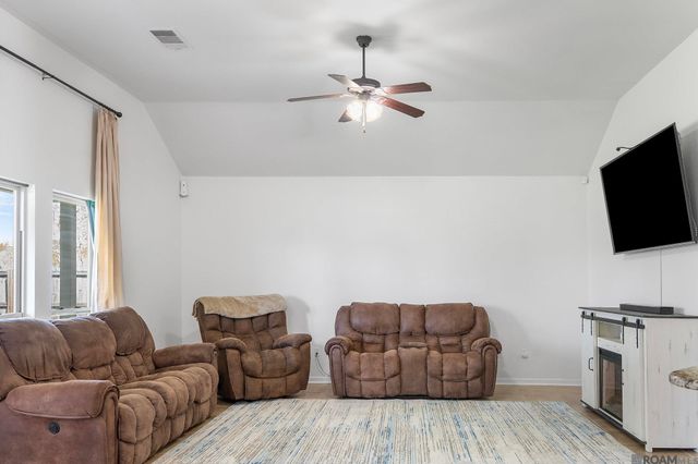 1303 S Sanctuary Ave, Gonzales, LA 70737