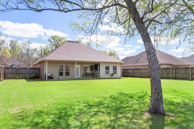 1303 S Sanctuary Ave, Gonzales, LA 70737