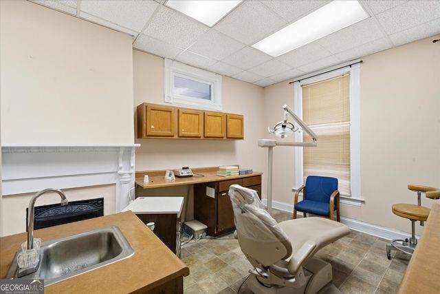 526 Academy Avenue, Dublin, GA 31021