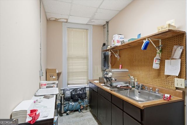 526 Academy Avenue, Dublin, GA 31021