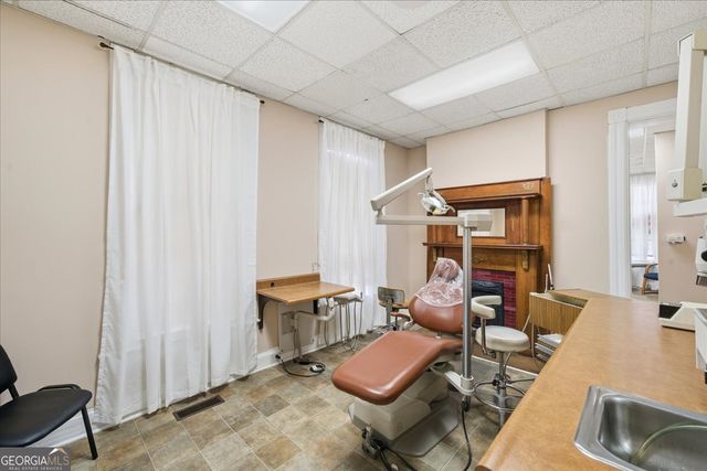 526 Academy Avenue, Dublin, GA 31021