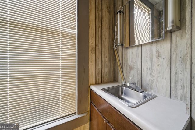 526 Academy Avenue, Dublin, GA 31021