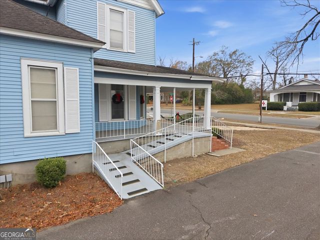 526 Academy Avenue, Dublin, GA 31021