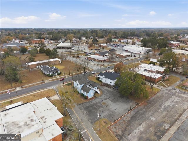 526 Academy Avenue, Dublin, GA 31021