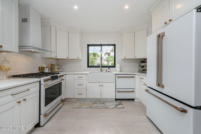 15 Wilson Circle W, Red Bank, NJ 07701