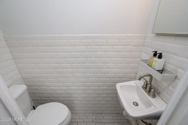 15 Wilson Circle W, Red Bank, NJ 07701