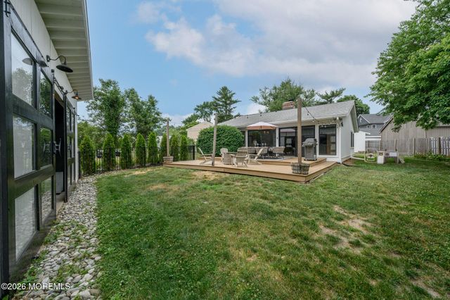 15 Wilson Circle W, Red Bank, NJ 07701