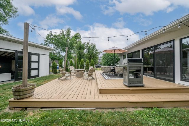 15 Wilson Circle W, Red Bank, NJ 07701