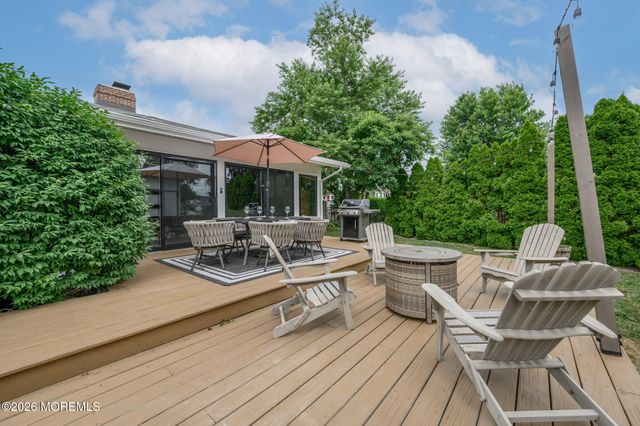 15 Wilson Circle W, Red Bank, NJ 07701
